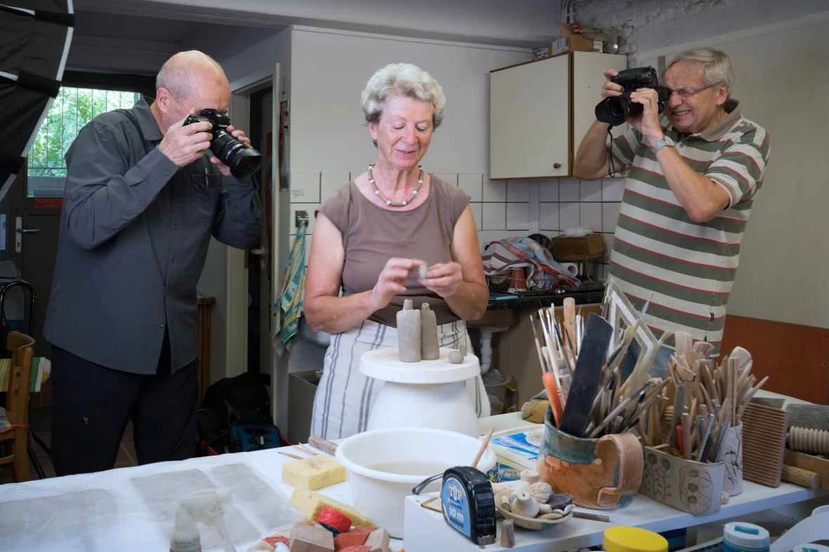 Porträtaufnahme einer Künstlerin während eines Fotoprojekts